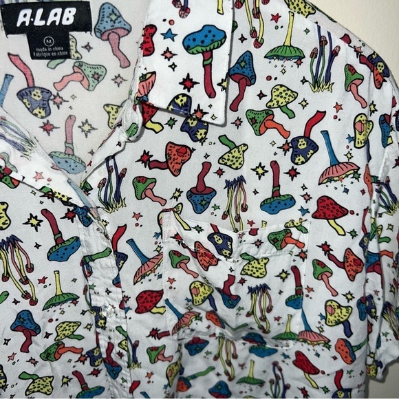A-LAB Unisex Short Sleeved Button Down Trippy Mushroom Shirt Size Medium - Picture 15 of 15